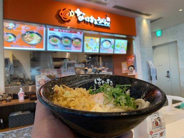 「３回読んでやっと…」「一生気付かない」　那覇空港にある『はなまるうどん』が？