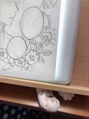 仕事をしていたら…？　机の下から『出てきたもの』に、１７万人がニッコリ