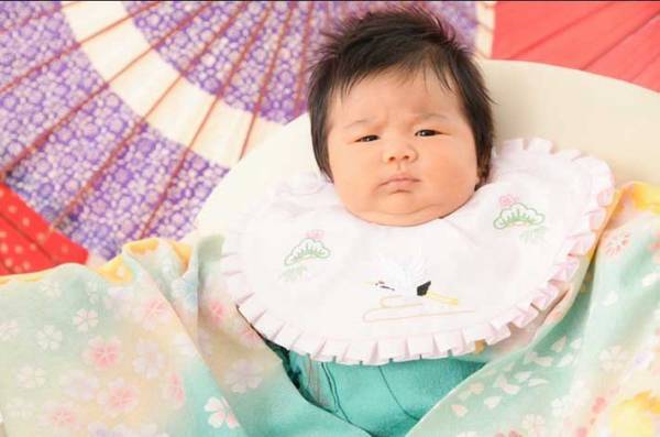 生後１か月の娘を撮ったら…？　まさかの仕上がりに「声出して笑った」「お腹痛い！」