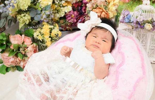 生後１か月の娘を撮ったら…？　まさかの仕上がりに「声出して笑った」「お腹痛い！」