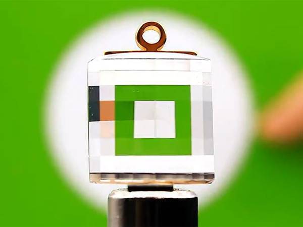 まるでゲームの世界観 『ピクセルミラー』で日常の風景がドット絵に