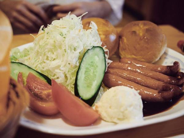 大きすぎるでおなじみのコメダ珈琲店　まんぷくプレートはどれほどのボリュームなのか