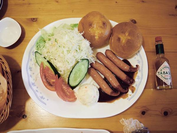 大きすぎるでおなじみのコメダ珈琲店　まんぷくプレートはどれほどのボリュームなのか