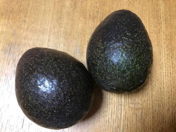 これは知らなかった…固いアボカドをあるものと一緒に保存するだけで柔らかくなる！