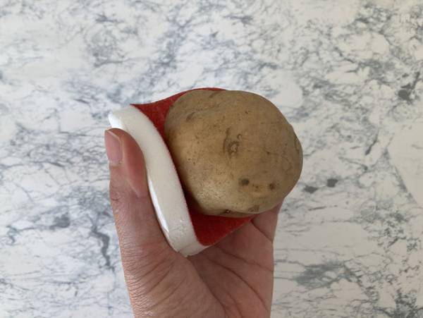ツルツルむけて気持ちいい！エコにもなるジャガイモの皮むき方法とは？