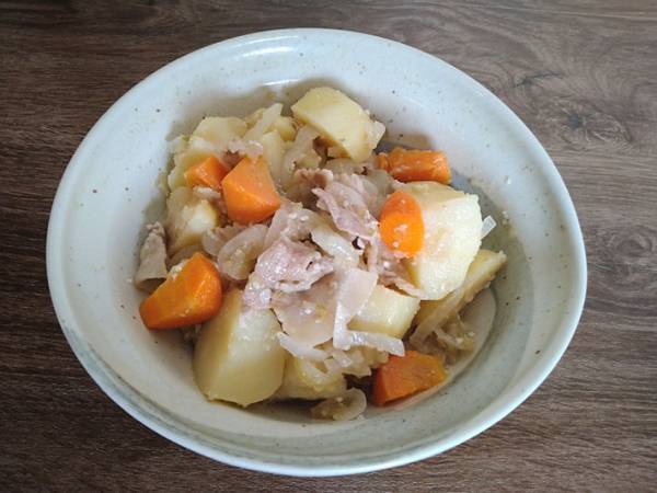 これは上品な味！ ふだんの『肉じゃが』に飽きたら、リンゴと塩こうじで作ってみて！