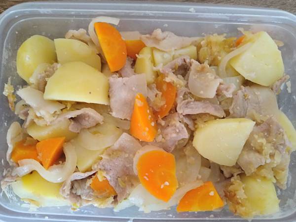 これは上品な味！ ふだんの『肉じゃが』に飽きたら、リンゴと塩こうじで作ってみて！