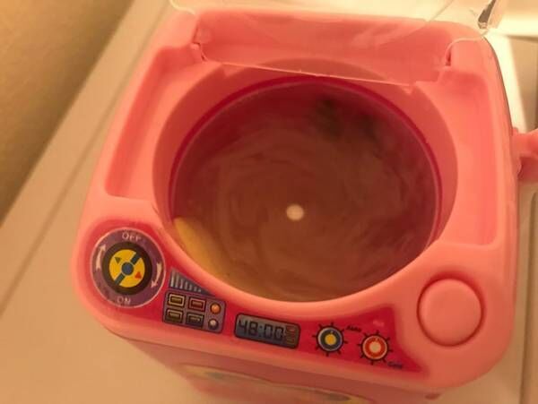 ダイソーの『ミニ洗濯機』が優秀！？ぬいぐるみやメイク道具を洗ってみた結果…