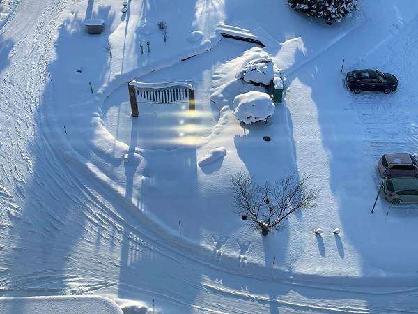 美しい風景…と思いきや？　視界の端っこにうつっていたのは