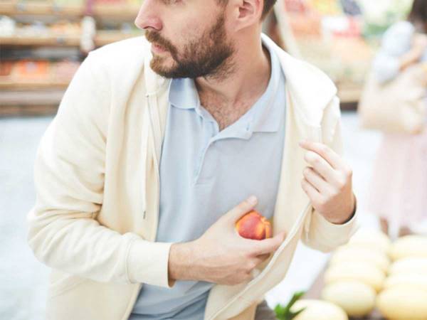 万引きで捕まえた男性を「メリークリスマス」と見送った警察官　理由に反響