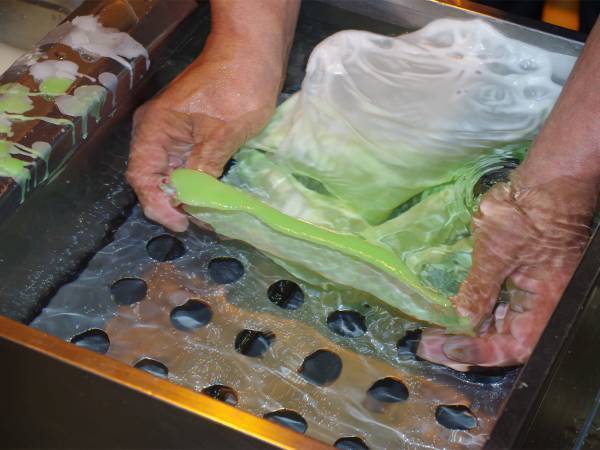 「日本人は偽物作るのうまいよな」突然、日本の悪口をいい出した同僚　しかし…？