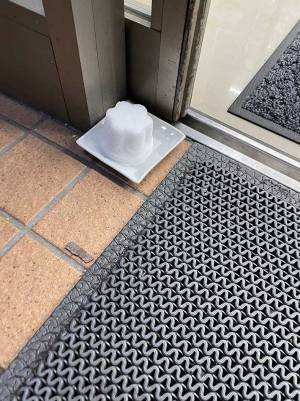 「こ、この形は…！！」　コンビニにあった『盛り塩』の形に吹き出す