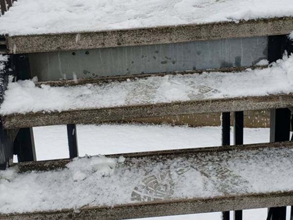 雪かき用のスコップがない…　簡単にできるやり方に「やってよかった」