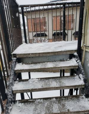 雪かき用のスコップがない…　簡単にできるやり方に「やってよかった」