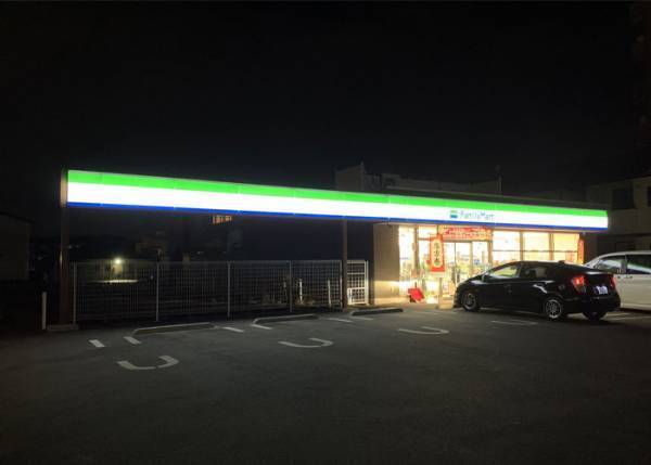 どうして…　ファミリーマートの特徴的な看板に「発注ミス？」「どうなってんだよ」