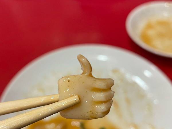 五目焼きそばに入っていた具材が…　「縁起がいい」「よく見つけたな」