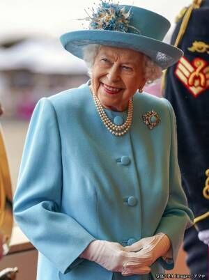 エリザベス女王の仮装をした娘の写真を英王室に送ったら 　それを見た女王が？