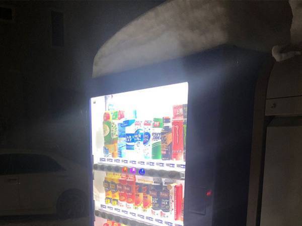 自動販売機で３週間飲み物を買えなかった理由に「ごめんなさい爆笑しました」