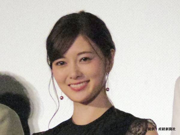 白石麻衣の姿に、ネットざわつく　「イメージと全然違う！」「何があったの」