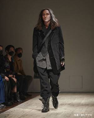 俳優陣の新たな一面に絶賛の声　松重豊たちがヨウジヤマモトのショーに参加