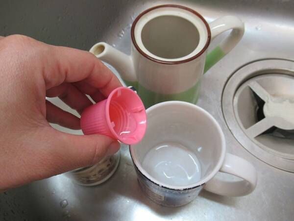 ポットやコップに付着した茶渋を超簡単に落とす方法