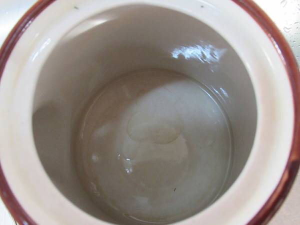 ポットやコップに付着した茶渋を超簡単に落とす方法