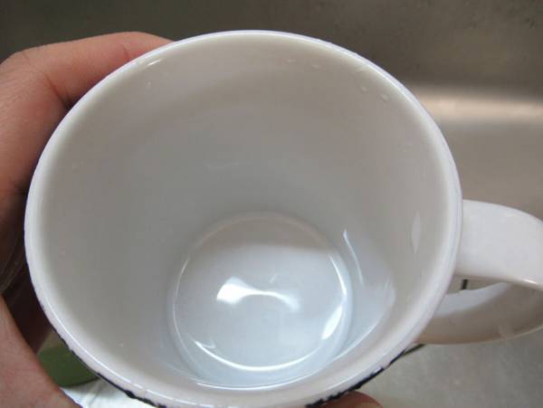 ポットやコップに付着した茶渋を超簡単に落とす方法