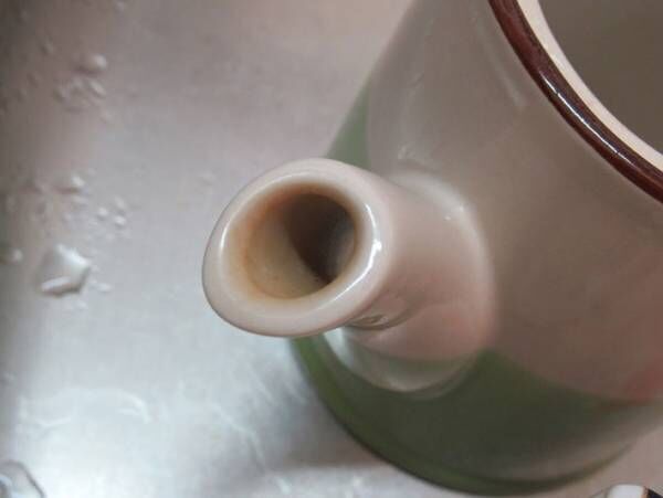 ポットやコップに付着した茶渋を超簡単に落とす方法