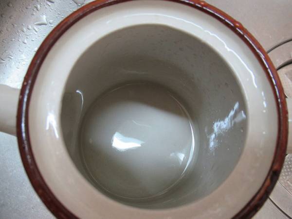 ポットやコップに付着した茶渋を超簡単に落とす方法