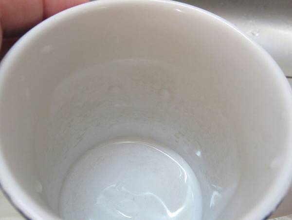 ポットやコップに付着した茶渋を超簡単に落とす方法