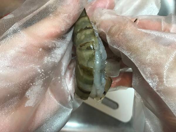 エビの下ごしらえが苦手 あるものを使うとスルッと簡単にできる！