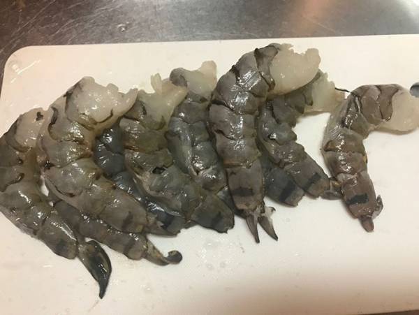 エビの下ごしらえが苦手 あるものを使うとスルッと簡単にできる！