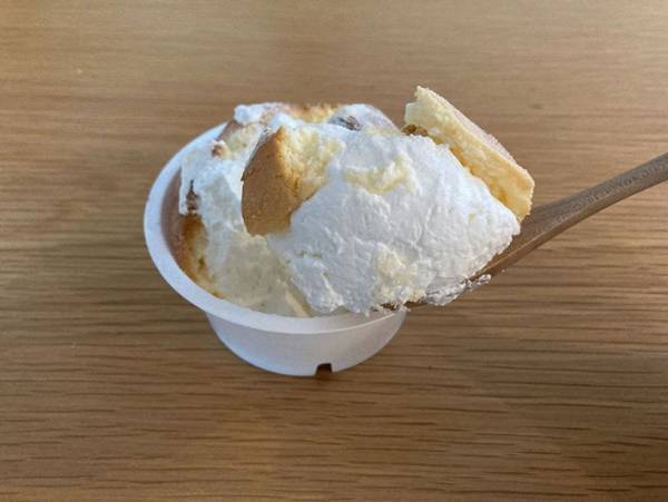ふわふわしっとりでスプーンが止まらない！ローソンのおぼれクリームにスフレ爆誕