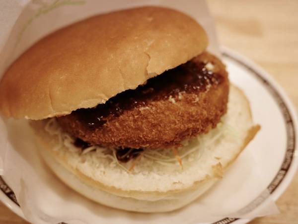 最強にでかい！冬の定番バーガー『グラコロ』ならぬ『グラクロ』をコメダ珈琲店で