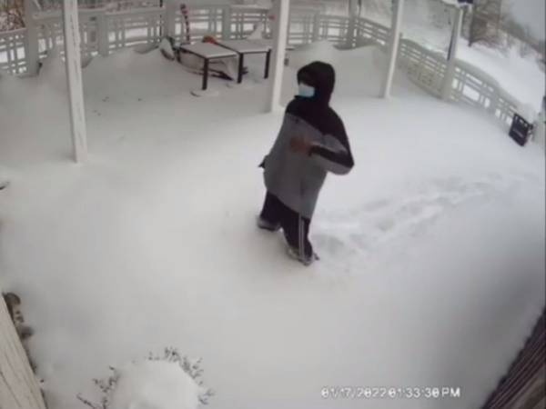 休業を知らずにレストランに来た男性　映っていたリアクションが話題に