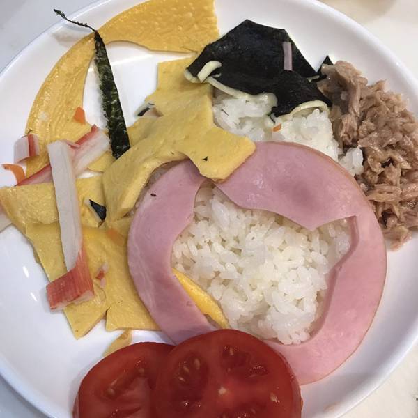 弁当を作った後の、親の朝食　子育て経験者から「あるあるすぎて泣ける」「分かるー！」