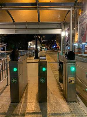 『交通規制』がかかった改札　その理由に「許すしかない」「笑った」