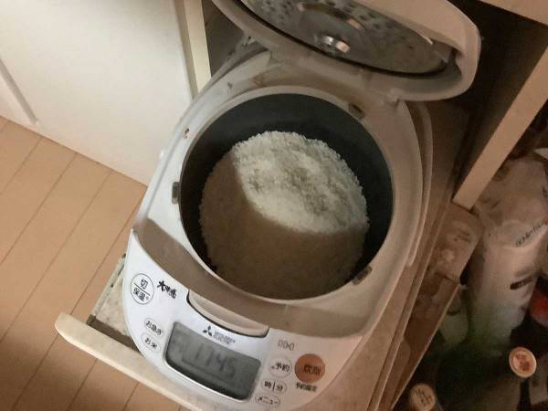 「意味が分かると怖い」　炊飯器を写した写真に「ゾッとした」「爆笑」