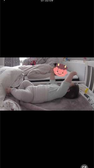 力尽きた母親と…？　赤ちゃんカメラに映っていた姿に「泣ける」