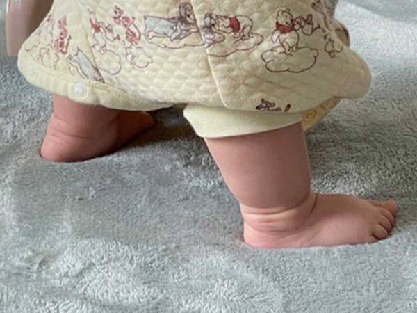 生後９か月のドヤ顔が…！　「一生ついて行きます！」「貫禄がすごい」