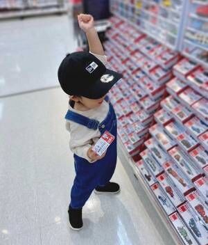 ラオウにそっくり トミカを買ってもらった２歳男児 ポーズが 22年2月1日 ウーマンエキサイト 1 2