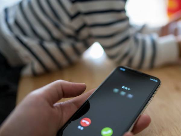 取引先からの電話に出てしまった３歳息子　飛び出た言葉に母「死ぬかと思った」