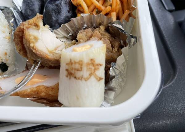 弁当のちくわに押されていた焼き印に「その発想はなかった」