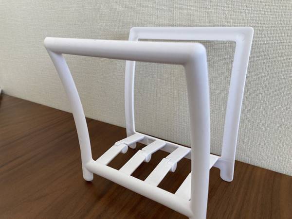 デザイン性もコスパも最高！タブレットラックに１００均のあのアイテムが使える