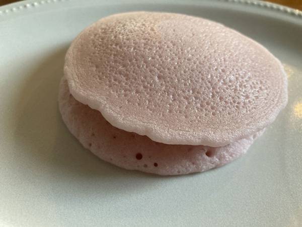 どら焼きみたいなパンケーキ！ピンク色もキュートなローソンスイーツが最高