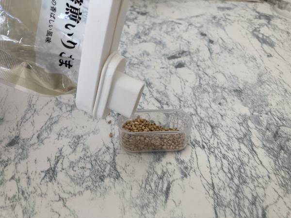 輪ゴムは卒業！袋入り食品の保管は１００均の袋クリップを使えば簡単