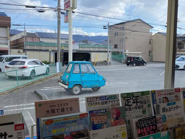 駐車場の光景に「二度見する」「そりゃビビるわ！」　コンビニがざわついた理由は…