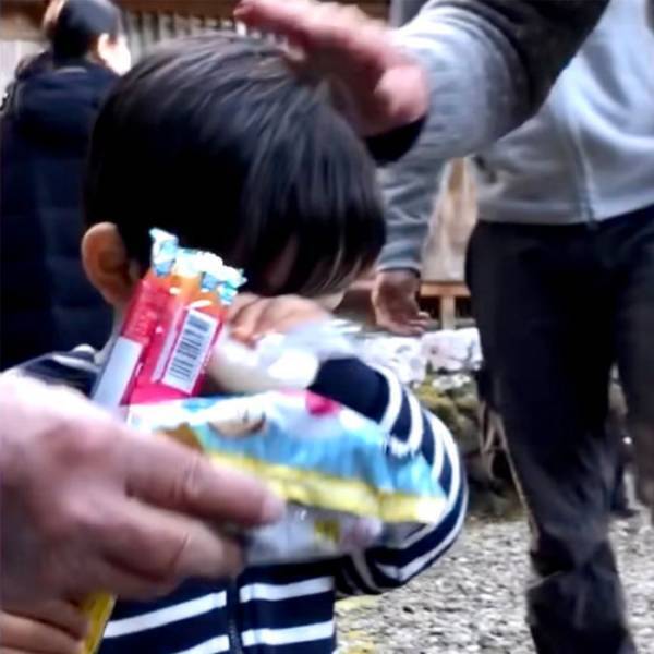 餅まきで何ももらえなかった２歳児　周囲の大人が近付いてきて「愛おしくて泣けてくる」