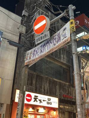 街で目にした『奇跡の共演』に衝撃！　光景に「すごすぎる」「最高の構図」