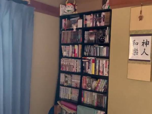 「おかしいな、俺の部屋２階のはずなのに」　室内を見回してみると…